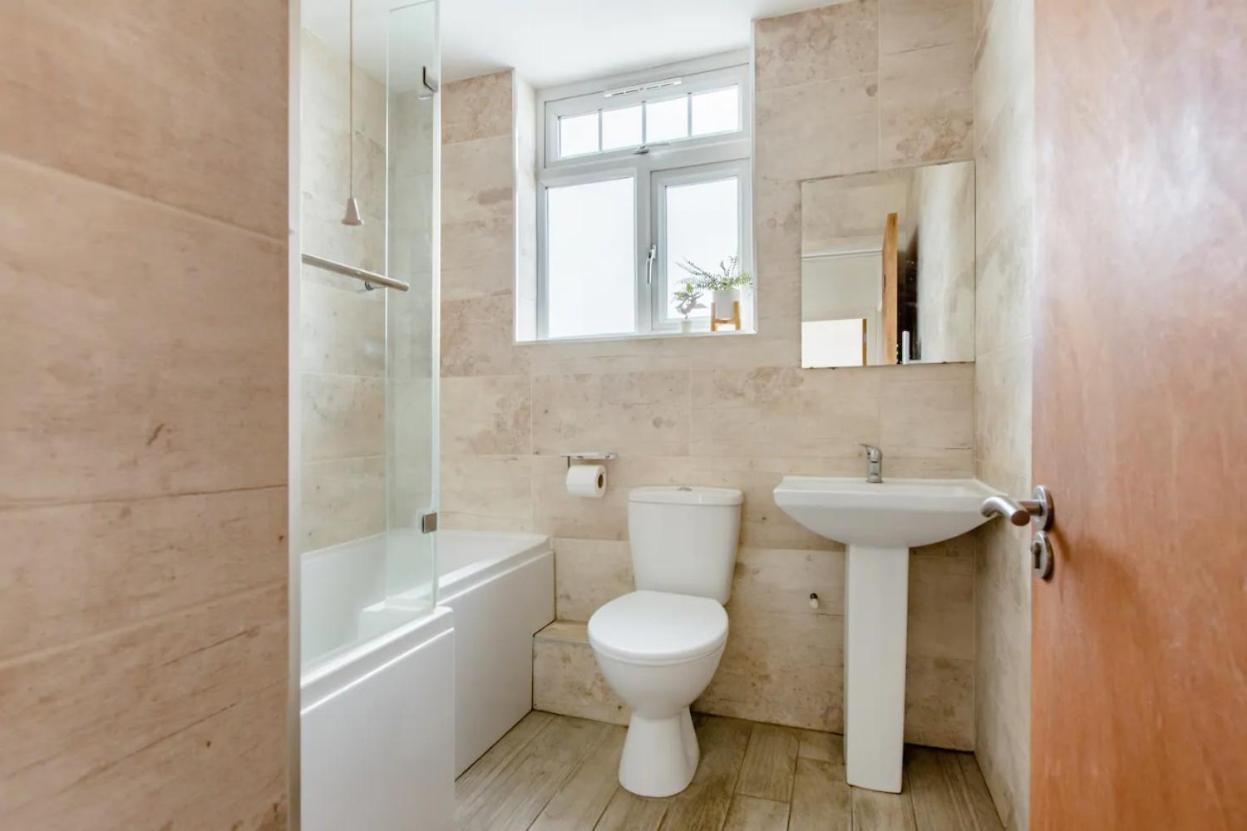 Double Room Edmonton Green, London N9 Eksteriør bilde